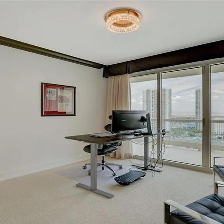 Stunning Four Bedroom Fully Professionally Remodeled Apartment Las Vegas Extérieur photo