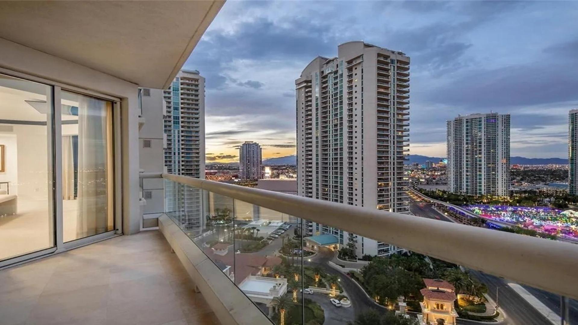 Stunning Four Bedroom Fully Professionally Remodeled Apartment Las Vegas Extérieur photo